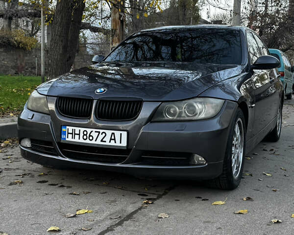 Серый БМВ 3 Серия, объемом двигателя 2 л и пробегом 323 тыс. км за 6200 $, фото 3 на Automoto.ua