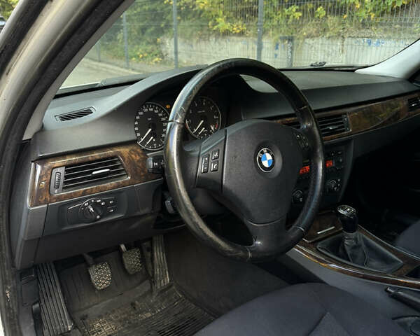 Серый БМВ 3 Серия, объемом двигателя 2 л и пробегом 201 тыс. км за 4500 $, фото 13 на Automoto.ua