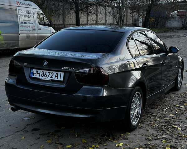 Серый БМВ 3 Серия, объемом двигателя 2 л и пробегом 323 тыс. км за 6200 $, фото 13 на Automoto.ua