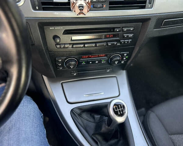 Серый БМВ 3 Серия, объемом двигателя 2 л и пробегом 194 тыс. км за 6850 $, фото 10 на Automoto.ua