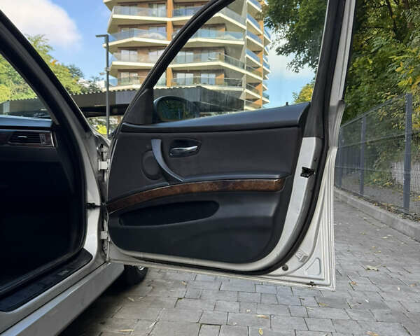 Серый БМВ 3 Серия, объемом двигателя 2 л и пробегом 201 тыс. км за 4500 $, фото 7 на Automoto.ua