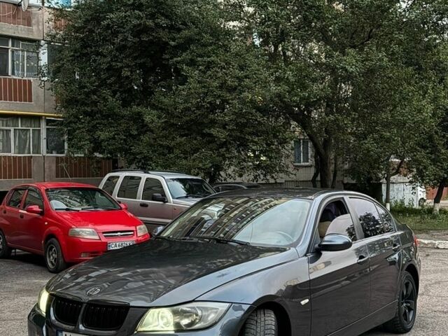 Серый БМВ 3 Серия, объемом двигателя 2 л и пробегом 300 тыс. км за 5400 $, фото 2 на Automoto.ua