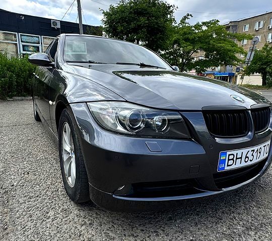 Серый БМВ 3 Серия, объемом двигателя 2 л и пробегом 290 тыс. км за 6599 $, фото 3 на Automoto.ua