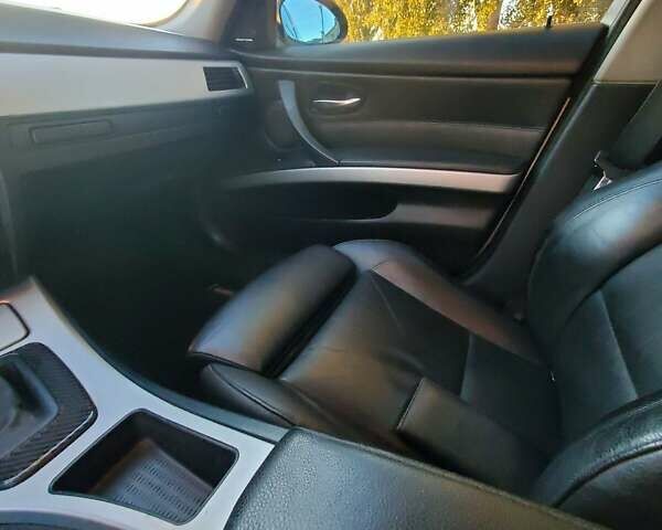 Серый БМВ 3 Серия, объемом двигателя 2.5 л и пробегом 314 тыс. км за 8000 $, фото 11 на Automoto.ua