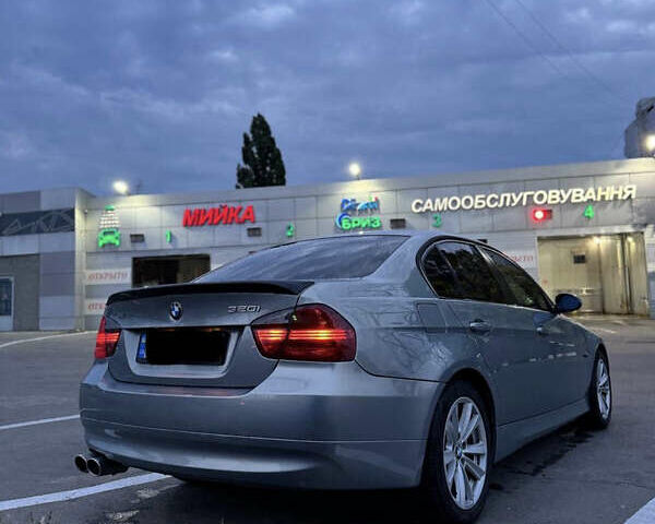 Серый БМВ 3 Серия, объемом двигателя 2 л и пробегом 292 тыс. км за 6600 $, фото 5 на Automoto.ua