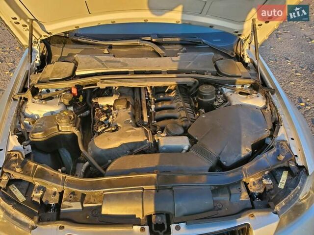 Серый БМВ 3 Серия, объемом двигателя 2.5 л и пробегом 314 тыс. км за 8000 $, фото 17 на Automoto.ua