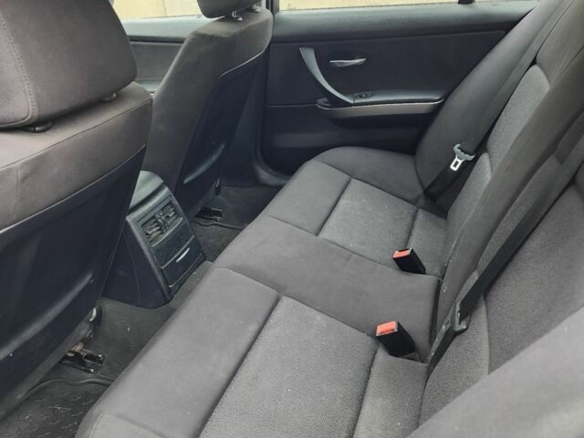 Серый БМВ 3 Серия, объемом двигателя 2 л и пробегом 300 тыс. км за 3300 $, фото 2 на Automoto.ua