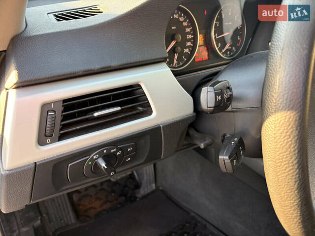 Серый БМВ 3 Серия, объемом двигателя 2.5 л и пробегом 100 тыс. км за 8500 $, фото 24 на Automoto.ua