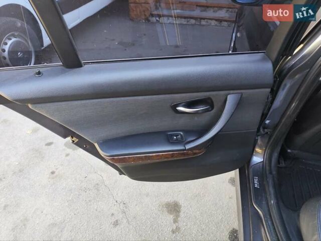 Серый БМВ 3 Серия, объемом двигателя 2.5 л и пробегом 290 тыс. км за 7000 $, фото 7 на Automoto.ua