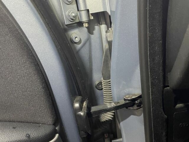 БМВ 3 Серия 2006 в Чернигове на Automoto.ua Серый БМВ 3 Серия, объемом двигателя 2 л и пробегом 260 тыс. км за 7500 $, фото 7 на Automoto.ua