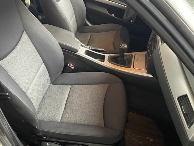 БМВ 3 Серия 2006 в Чернигове на Automoto.ua Серый БМВ 3 Серия, объемом двигателя 2 л и пробегом 260 тыс. км за 7500 $, фото 13 на Automoto.ua