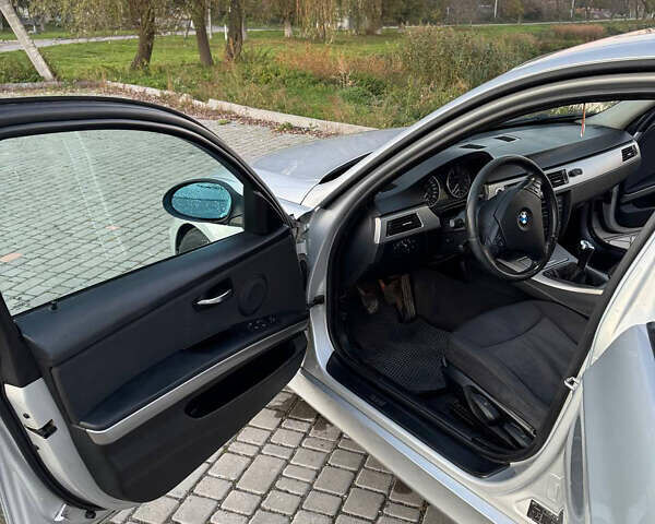 Серый БМВ 3 Серия, объемом двигателя 2 л и пробегом 239 тыс. км за 7000 $, фото 9 на Automoto.ua