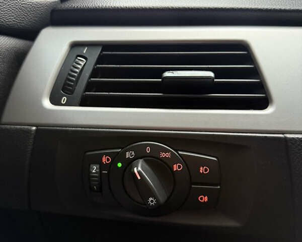 Серый БМВ 3 Серия, объемом двигателя 2 л и пробегом 256 тыс. км за 7500 $, фото 31 на Automoto.ua