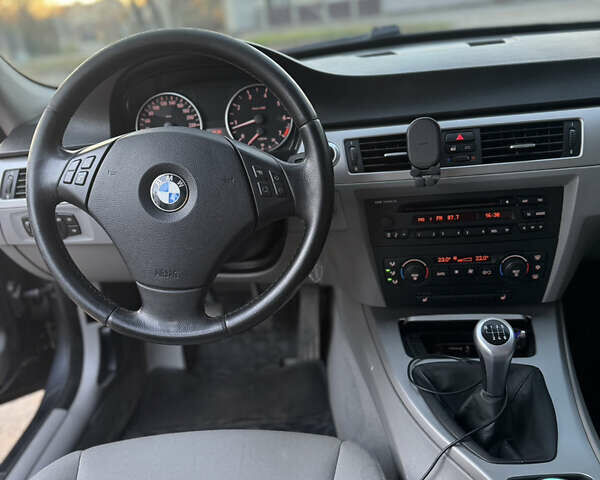 Сірий БМВ 3 Серія, об'ємом двигуна 2 л та пробігом 235 тис. км за 7199 $, фото 11 на Automoto.ua