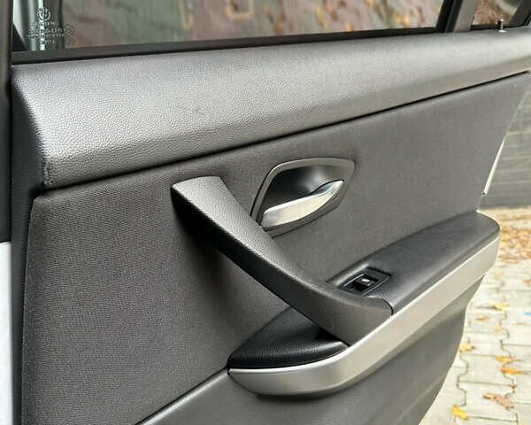 Серый БМВ 3 Серия, объемом двигателя 2.5 л и пробегом 280 тыс. км за 8500 $, фото 31 на Automoto.ua