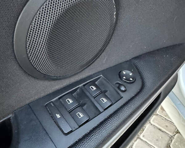 Серый БМВ 3 Серия, объемом двигателя 2 л и пробегом 239 тыс. км за 7000 $, фото 11 на Automoto.ua