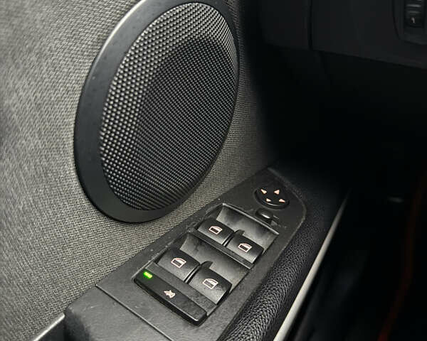 Серый БМВ 3 Серия, объемом двигателя 2 л и пробегом 256 тыс. км за 7500 $, фото 32 на Automoto.ua