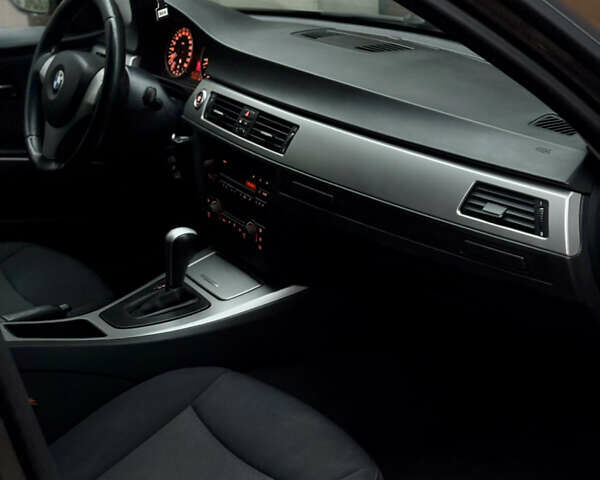 Серый БМВ 3 Серия, объемом двигателя 2 л и пробегом 270 тыс. км за 6500 $, фото 8 на Automoto.ua