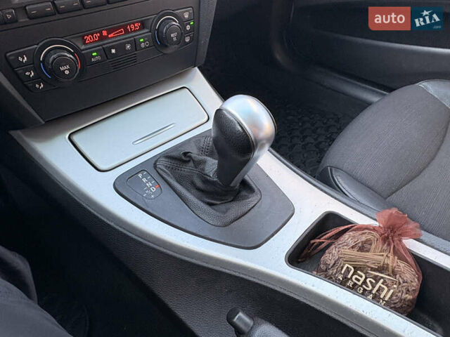 Серый БМВ 3 Серия, объемом двигателя 2.5 л и пробегом 100 тыс. км за 8500 $, фото 1 на Automoto.ua