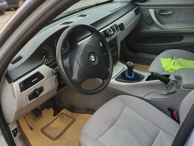 Серый БМВ 3 Серия, объемом двигателя 2 л и пробегом 350 тыс. км за 5368 $, фото 6 на Automoto.ua