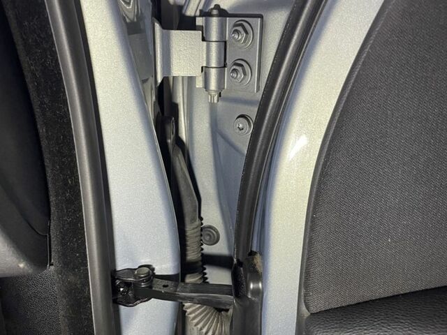 БМВ 3 Серия 2006 в Чернигове на Automoto.ua Серый БМВ 3 Серия, объемом двигателя 2 л и пробегом 260 тыс. км за 7500 $, фото 16 на Automoto.ua