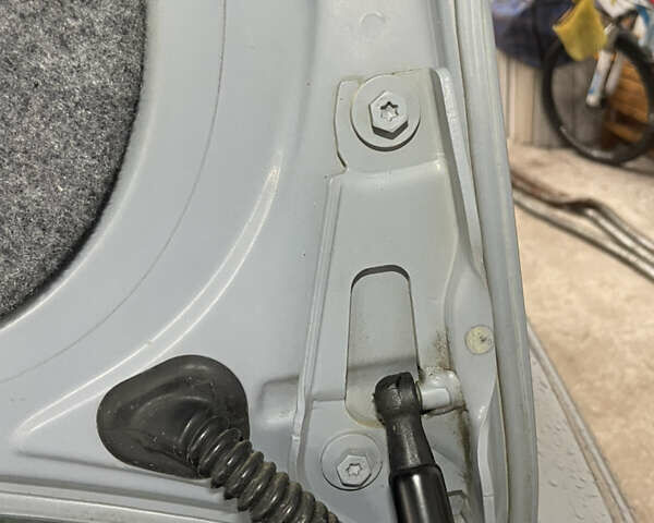 БМВ 3 Серия 2006 в Чернигове на Automoto.ua Серый БМВ 3 Серия, объемом двигателя 2 л и пробегом 260 тыс. км за 7500 $, фото 13 на Automoto.ua