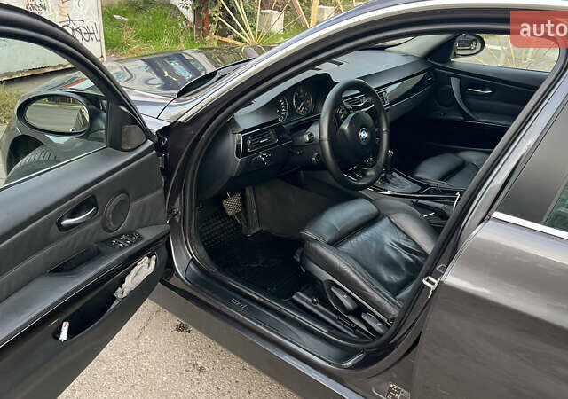Серый БМВ 3 Серия, объемом двигателя 2.99 л и пробегом 332 тыс. км за 8400 $, фото 6 на Automoto.ua