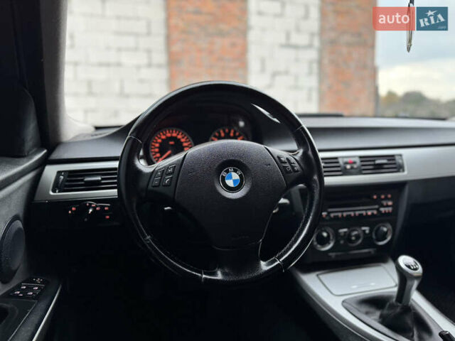 Серый БМВ 3 Серия, объемом двигателя 2 л и пробегом 303 тыс. км за 5500 $, фото 43 на Automoto.ua