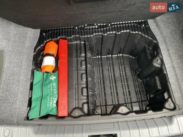 Серый БМВ 3 Серия, объемом двигателя 2 л и пробегом 217 тыс. км за 8500 $, фото 58 на Automoto.ua