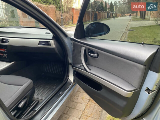 Серый БМВ 3 Серия, объемом двигателя 2 л и пробегом 217 тыс. км за 8500 $, фото 60 на Automoto.ua