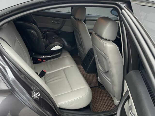 Серый БМВ 3 Серия, объемом двигателя 2 л и пробегом 308 тыс. км за 7700 $, фото 7 на Automoto.ua