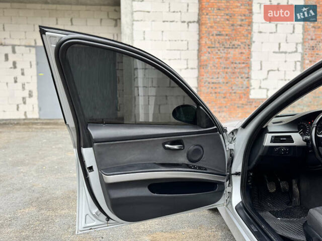 Серый БМВ 3 Серия, объемом двигателя 2 л и пробегом 303 тыс. км за 5500 $, фото 30 на Automoto.ua