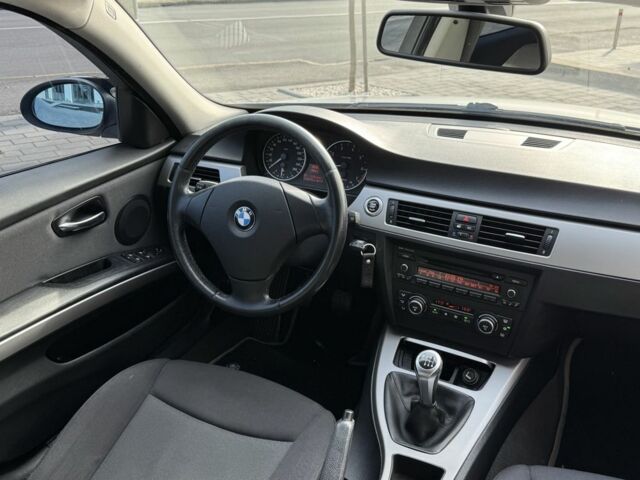 Серый БМВ 3 Серия, объемом двигателя 0 л и пробегом 219 тыс. км за 7400 $, фото 6 на Automoto.ua