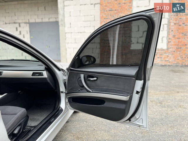 Серый БМВ 3 Серия, объемом двигателя 2 л и пробегом 303 тыс. км за 5500 $, фото 21 на Automoto.ua