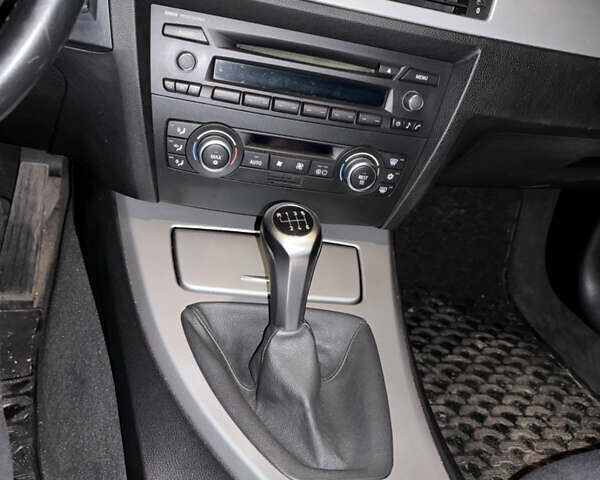 БМВ 3 Серія 2007 у Києві на Automoto.ua Сірий БМВ 3 Серія, об'ємом двигуна 2 л та пробігом 131 тис. км за 7000 $, фото 3 на Automoto.ua