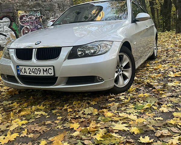 Серый БМВ 3 Серия, объемом двигателя 2 л и пробегом 200 тыс. км за 6200 $, фото 1 на Automoto.ua