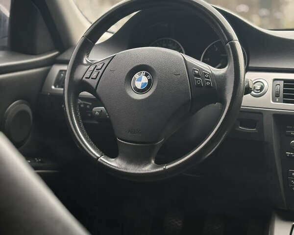 Серый БМВ 3 Серия, объемом двигателя 2 л и пробегом 302 тыс. км за 8200 $, фото 4 на Automoto.ua