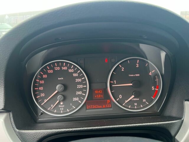 Серый БМВ 3 Серия, объемом двигателя 2 л и пробегом 217 тыс. км за 8990 $, фото 18 на Automoto.ua