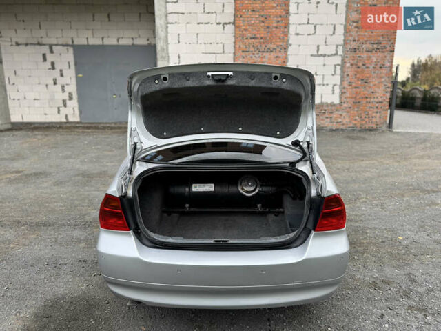 Серый БМВ 3 Серия, объемом двигателя 2 л и пробегом 303 тыс. км за 5500 $, фото 11 на Automoto.ua