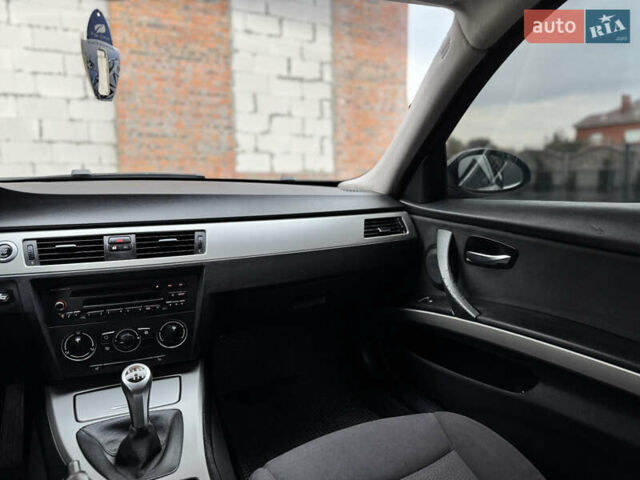 Серый БМВ 3 Серия, объемом двигателя 2 л и пробегом 303 тыс. км за 5500 $, фото 36 на Automoto.ua