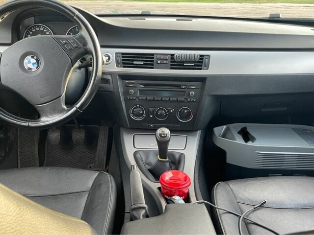 Серый БМВ 3 Серия, объемом двигателя 2 л и пробегом 216 тыс. км за 5800 $, фото 4 на Automoto.ua