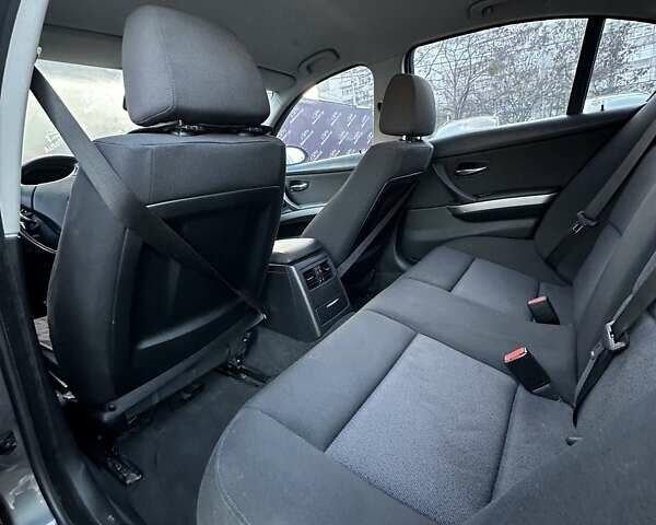 Серый БМВ 3 Серия, объемом двигателя 2 л и пробегом 251 тыс. км за 7300 $, фото 8 на Automoto.ua