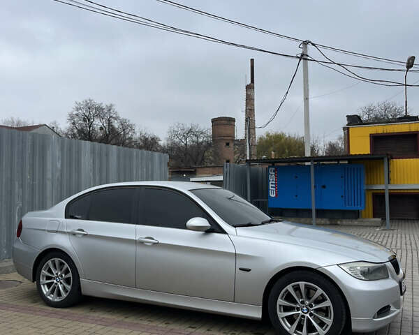 Серый БМВ 3 Серия, объемом двигателя 2 л и пробегом 280 тыс. км за 7200 $, фото 4 на Automoto.ua