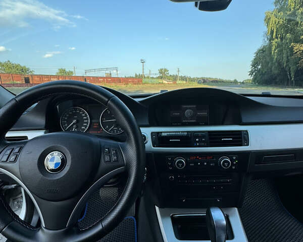 Серый БМВ 3 Серия, объемом двигателя 2 л и пробегом 331 тыс. км за 9999 $, фото 12 на Automoto.ua