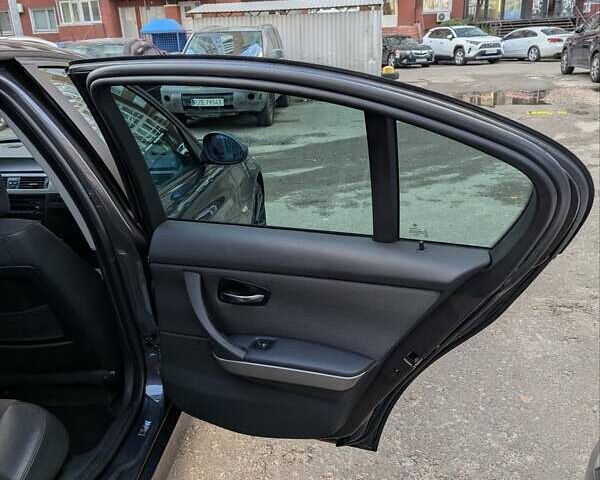 Серый БМВ 3 Серия, объемом двигателя 2 л и пробегом 267 тыс. км за 8700 $, фото 53 на Automoto.ua