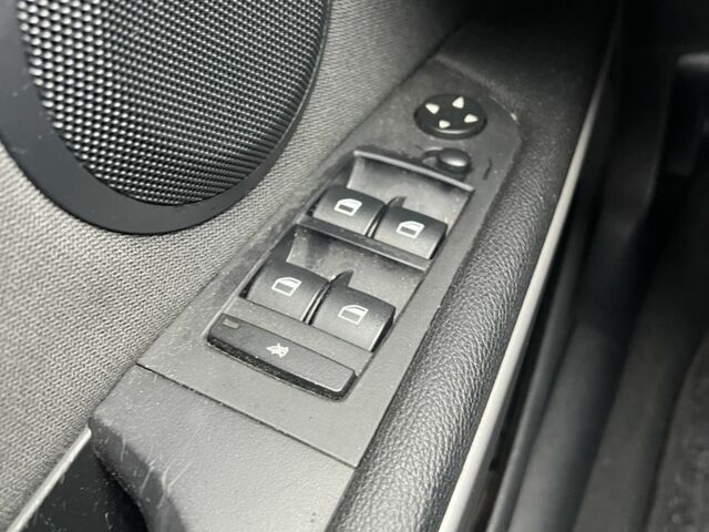 Серый БМВ 3 Серия, объемом двигателя 1.6 л и пробегом 290 тыс. км за 5880 $, фото 7 на Automoto.ua