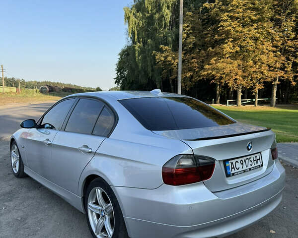Серый БМВ 3 Серия, объемом двигателя 2 л и пробегом 331 тыс. км за 9999 $, фото 4 на Automoto.ua
