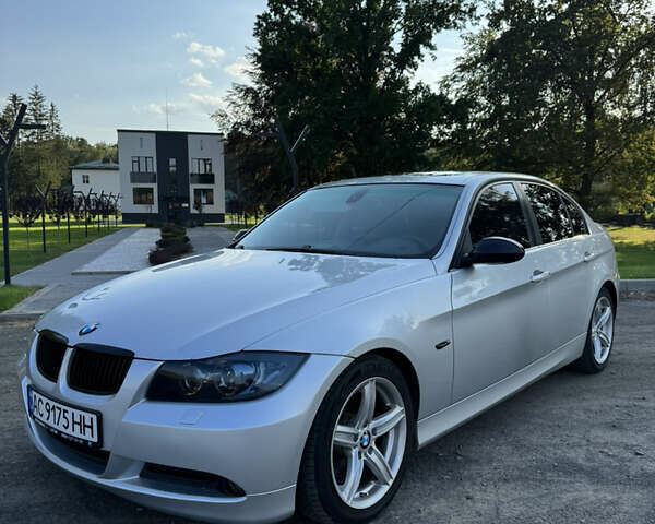 Серый БМВ 3 Серия, объемом двигателя 2 л и пробегом 331 тыс. км за 9999 $, фото 1 на Automoto.ua