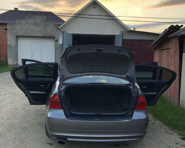 Серый БМВ 3 Серия, объемом двигателя 2 л и пробегом 256 тыс. км за 10860 $, фото 4 на Automoto.ua