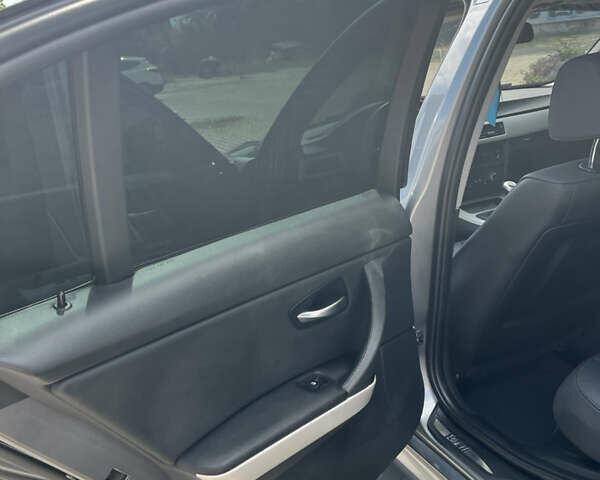 Серый БМВ 3 Серия, объемом двигателя 2.5 л и пробегом 176 тыс. км за 9100 $, фото 30 на Automoto.ua